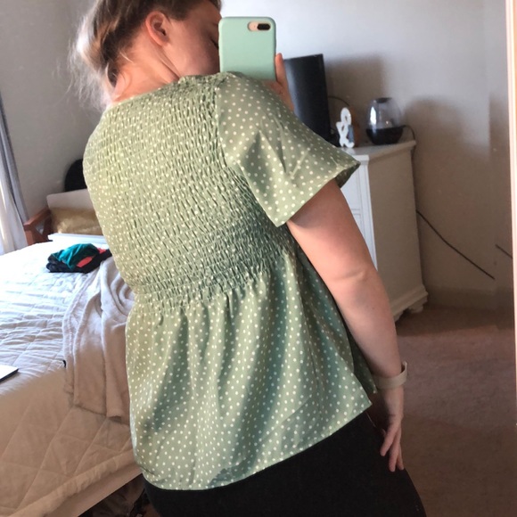 ✨SOLD✨ NWT Green Top with White polka dots! - Picture 3 of 4